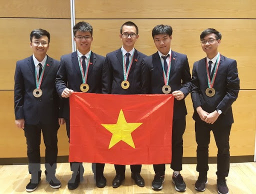 Việt Nam giành hai huy chương vàng Olympic Vật lý quốc tế