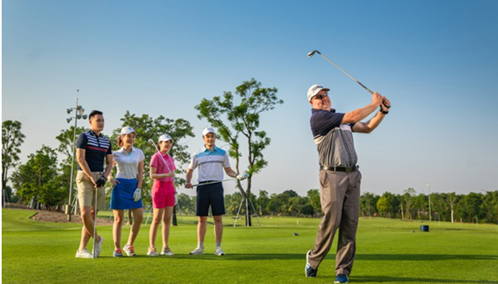 Có những khóa học golf nào phổ biến?