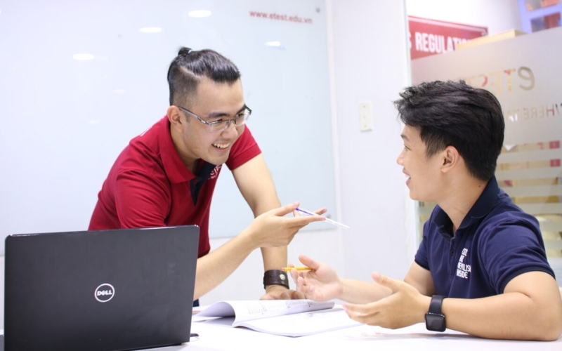 so sánh về chi phí học tập