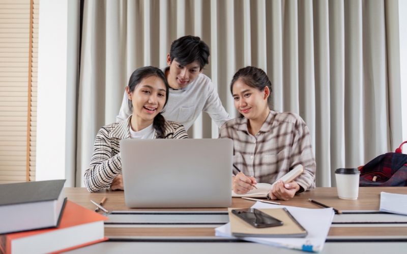 so sánh về phương pháp học tập
