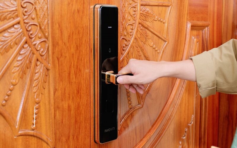 khóa điện tử cửa gỗ